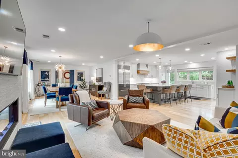 9803 Fosbak Dr, Vienna, VA 22182