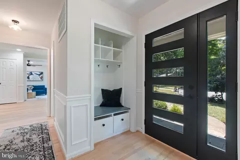 9112 Congressional Ct, Alexandria, VA 22309