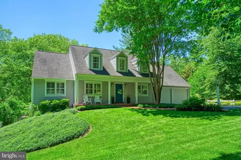 2714 E Ridge Ct, Oakton, VA 22124