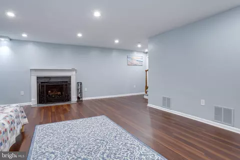 Living - 7409 Spring Tree Dr, Springfield, VA 22153 photo 1 of 1