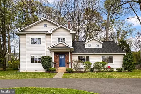 2721 Oldewood Dr, Falls Church, VA 22043