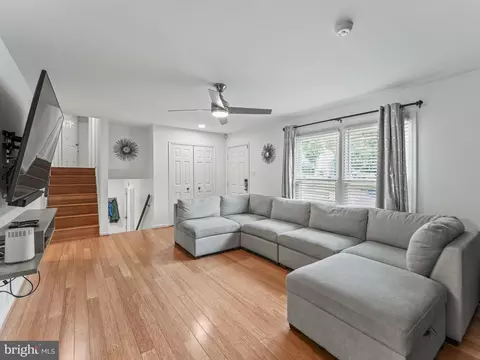 7599 Ruxton Dr, Springfield, VA 22153 photo 2