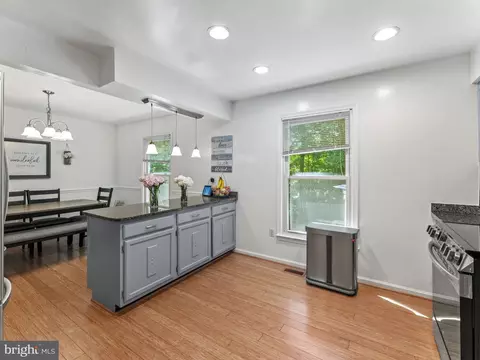 7599 Ruxton Dr, Springfield, VA 22153 photo 12