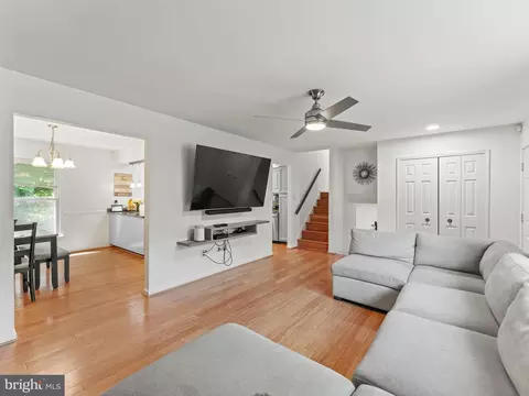 7599 Ruxton Dr, Springfield, VA 22153 photo 3