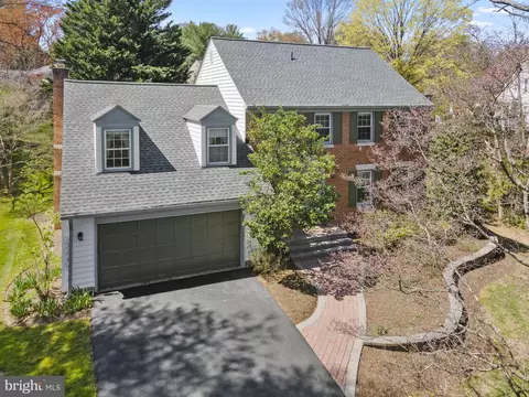 2704 Berryland Dr, Oakton, VA 22124