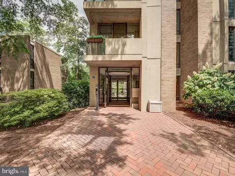 11400 Washington Plz W #601, Reston, VA 20190