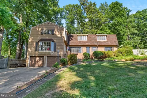 5805 Lane Dr, Alexandria, VA 22310