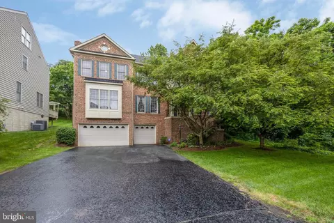 5658 Clouds Mill Dr, Alexandria, VA 22310