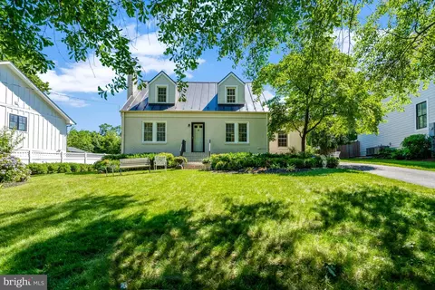 1451 Pathfinder Ln, Mclean, VA 22101