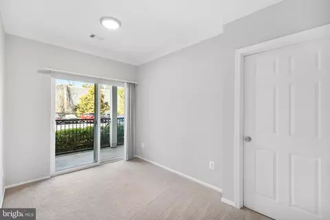 Bedroom - 1550 Spring Gate Dr #8109, Mclean, VA 22102 photo 1 of 9
