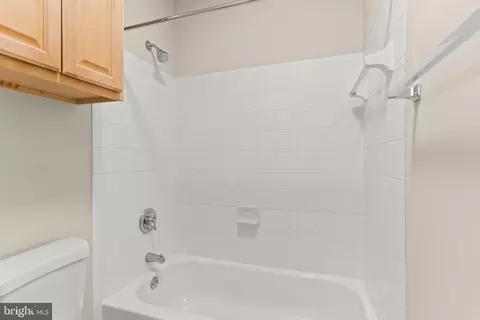 Bath - 1550 Spring Gate Dr #8109, Mclean, VA 22102 photo 6 of 6