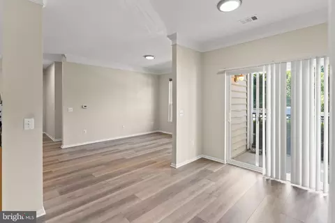 Living - 1550 Spring Gate Dr #8109, Mclean, VA 22102 photo 6 of 9