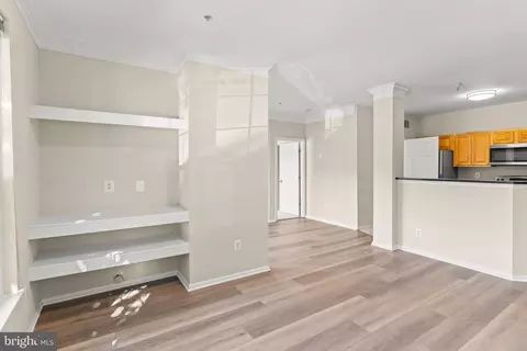 Living - 1550 Spring Gate Dr #8109, Mclean, VA 22102 photo 4 of 9