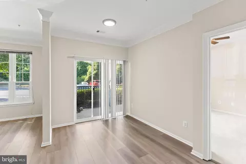 Living - 1550 Spring Gate Dr #8109, Mclean, VA 22102 photo 5 of 9