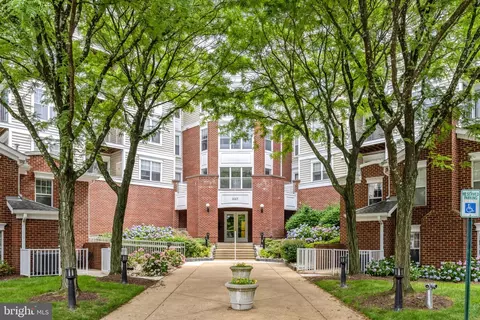 1645 International Dr #421, Mclean, VA 22102
