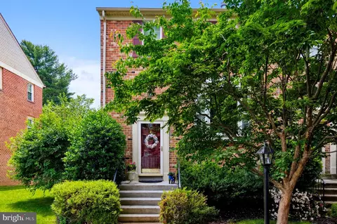 10191 Valentino Dr, Oakton, VA 22124