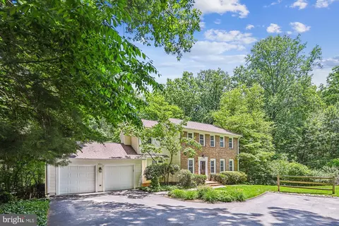 5951 Burnside Landing Dr, Burke, VA 22015