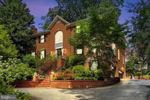1850 Valleywood Rd, Mclean, VA 22101