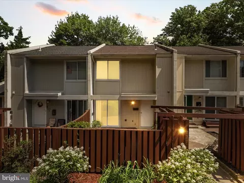 2425 Southgate Sq, Reston, VA 20191