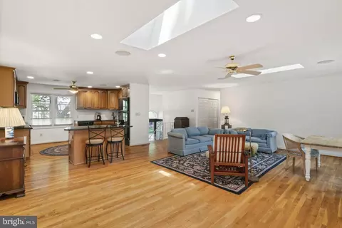 8009 Springfield Village Dr, Springfield, VA 22152 photo 9