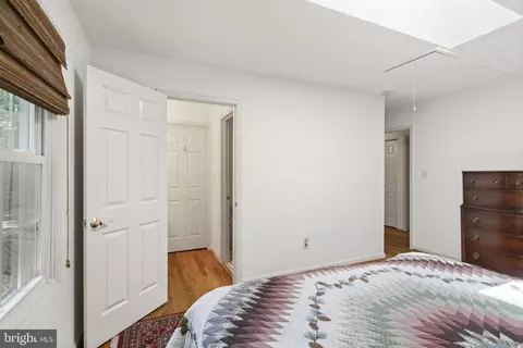 8009 Springfield Village Dr, Springfield, VA 22152 photo 17