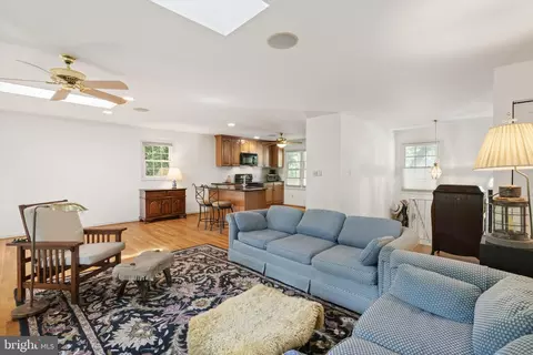 8009 Springfield Village Dr, Springfield, VA 22152 photo 8