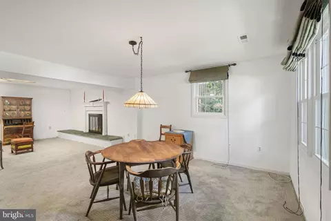 8009 Springfield Village Dr, Springfield, VA 22152 photo 31