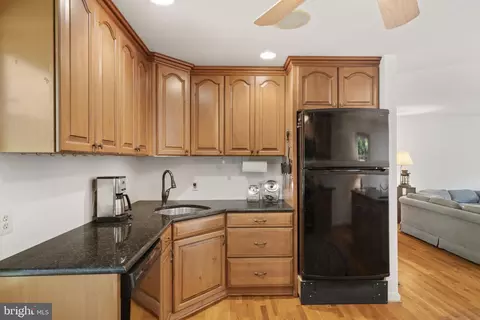 8009 Springfield Village Dr, Springfield, VA 22152 photo 15