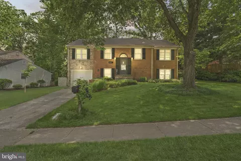 8009 Springfield Village Dr, Springfield, VA 22152