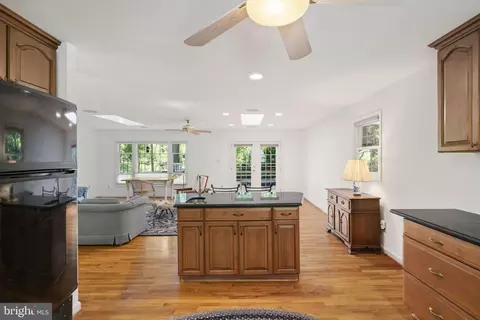 8009 Springfield Village Dr, Springfield, VA 22152 photo 14
