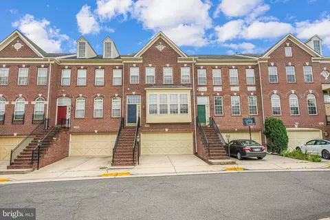 13166 Fox Hunt Ln, Herndon, VA 20171