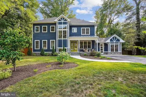4501 Dolphin Ln, Alexandria, VA 22309