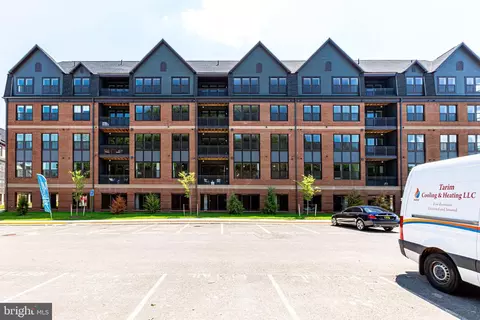 3925 Fair Ridge Dr #205, Fairfax, VA 22033