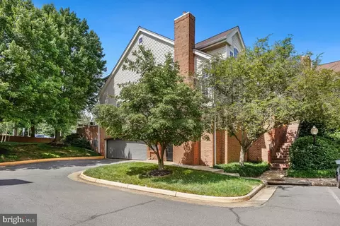 7037 F Haycock Rd, Falls Church, VA 22043