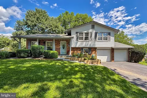 9824 Wolcott Dr, Burke, VA 22015