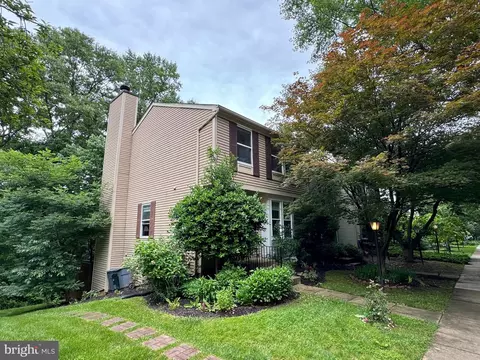 11018 Granby Ct, Reston, VA 20191 photo 2