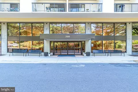 3800 Powell Ln #PH-30, Falls Church, VA 22041