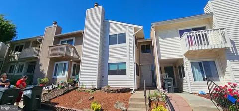 13327 Rowles Pl, Herndon, VA 20170