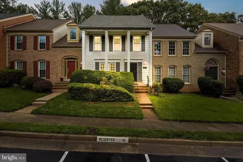 4607 Luxberry Dr, Fairfax, VA 22032