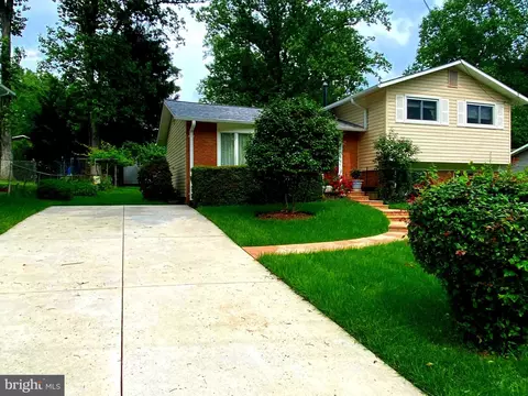 4515 Weyburn Dr, Annandale, VA 22003