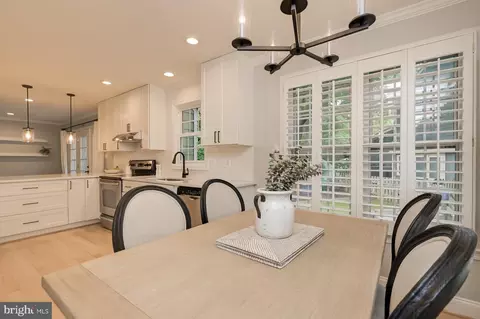 Dining - 11670 Stockbridge Ln, Reston, VA 20194 photo 2 of 4