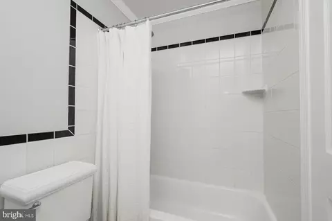 Bath - 11670 Stockbridge Ln, Reston, VA 20194 photo 4 of 5