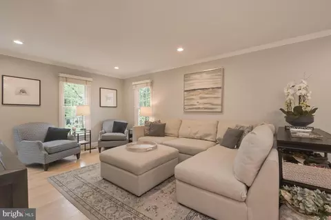 Living - 11670 Stockbridge Ln, Reston, VA 20194 photo 2 of 3