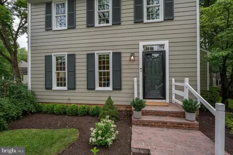 Exterior - 11670 Stockbridge Ln, Reston, VA 20194 photo 4 of 15