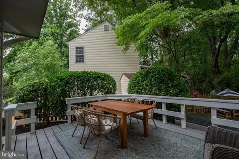 Exterior - 11670 Stockbridge Ln, Reston, VA 20194 photo 5 of 15