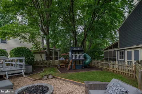 Exterior - 11670 Stockbridge Ln, Reston, VA 20194 photo 13 of 15