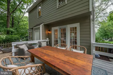 Exterior - 11670 Stockbridge Ln, Reston, VA 20194 photo 7 of 15