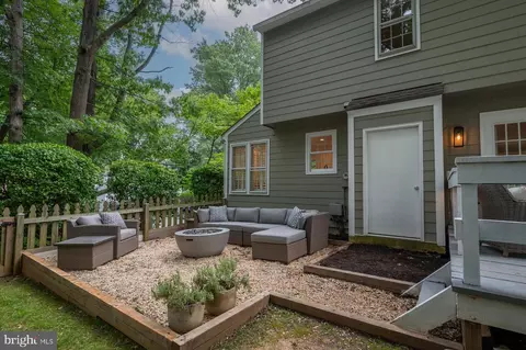 Exterior - 11670 Stockbridge Ln, Reston, VA 20194 photo 9 of 15