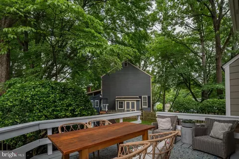 Exterior - 11670 Stockbridge Ln, Reston, VA 20194 photo 6 of 15