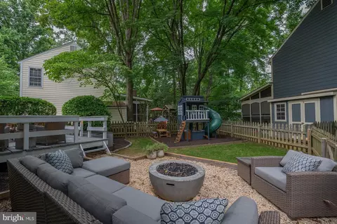 Exterior - 11670 Stockbridge Ln, Reston, VA 20194 photo 12 of 15
